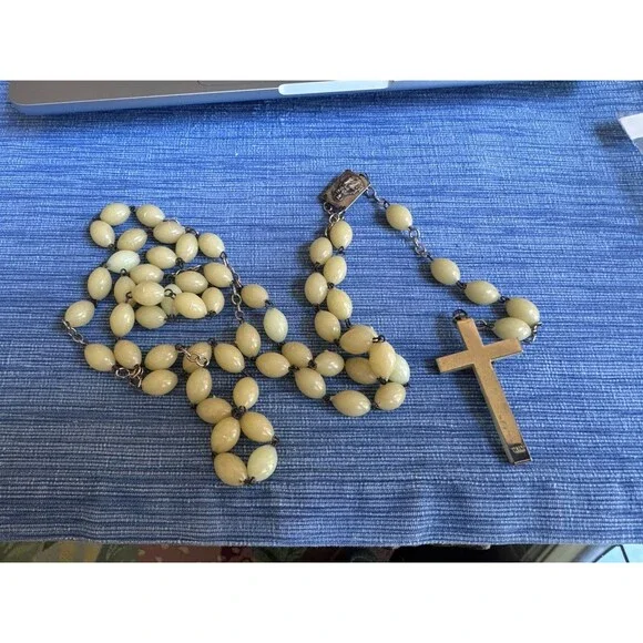 Vintage Italy Stamped Catholic Rosary Ivory Celluloid Oval Beads Madonna Center - Picture 2 of 8